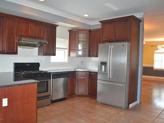 3rd image of 367 Bedford Ave