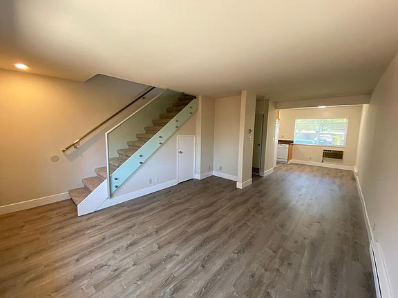 3rd image of 517 Blossom Hill Rd APT B4