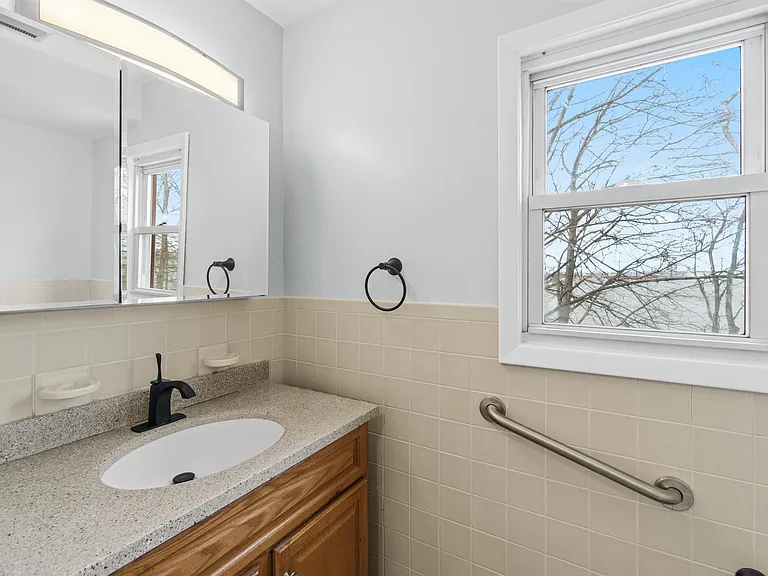 178 W 33rd St #1 — Photo 14