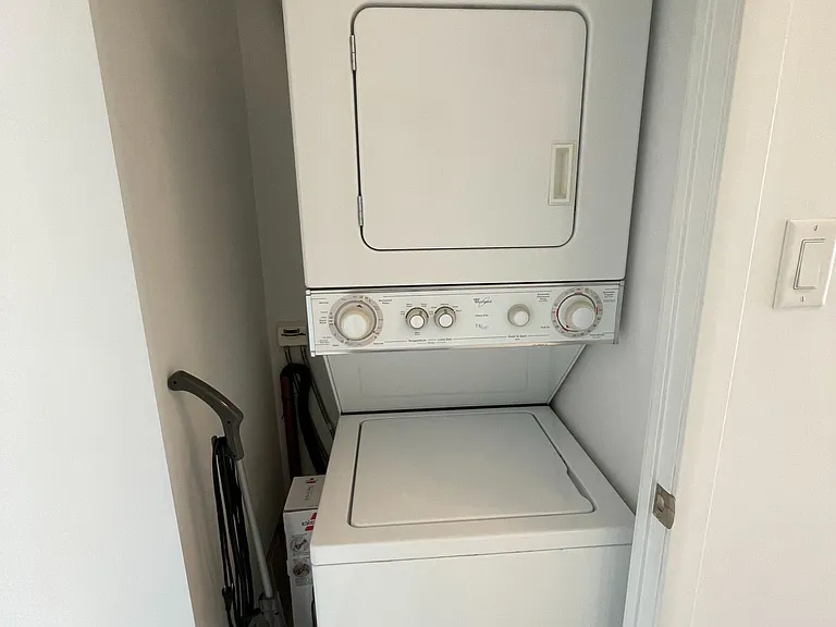 37 Grosvenor St #3105 — Photo 10