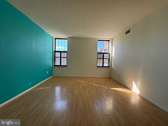 3rd image of 1011 Hunter St #4