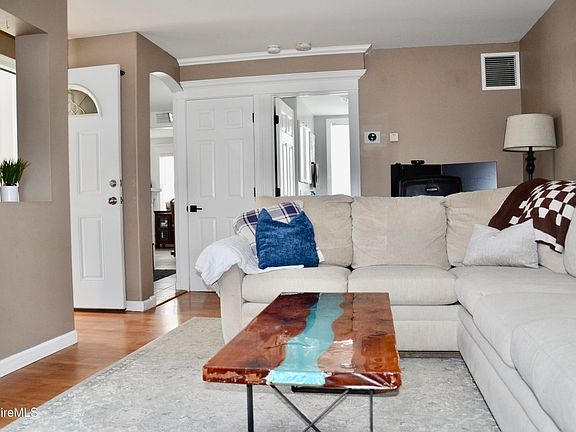 2nd image of 639 Lakeway Dr