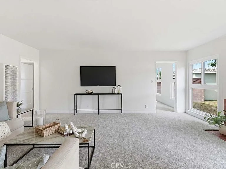 926 Kornblum Ave — Photo 9
