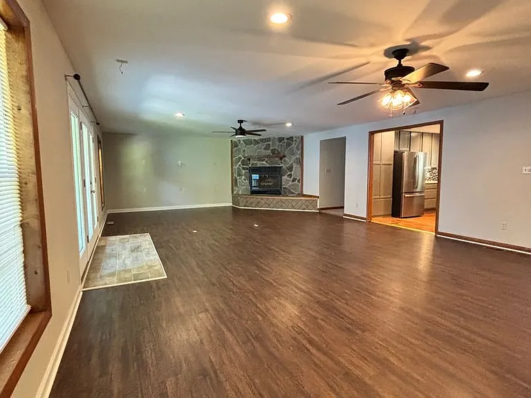 805 Gardenview Dr — Photo 10