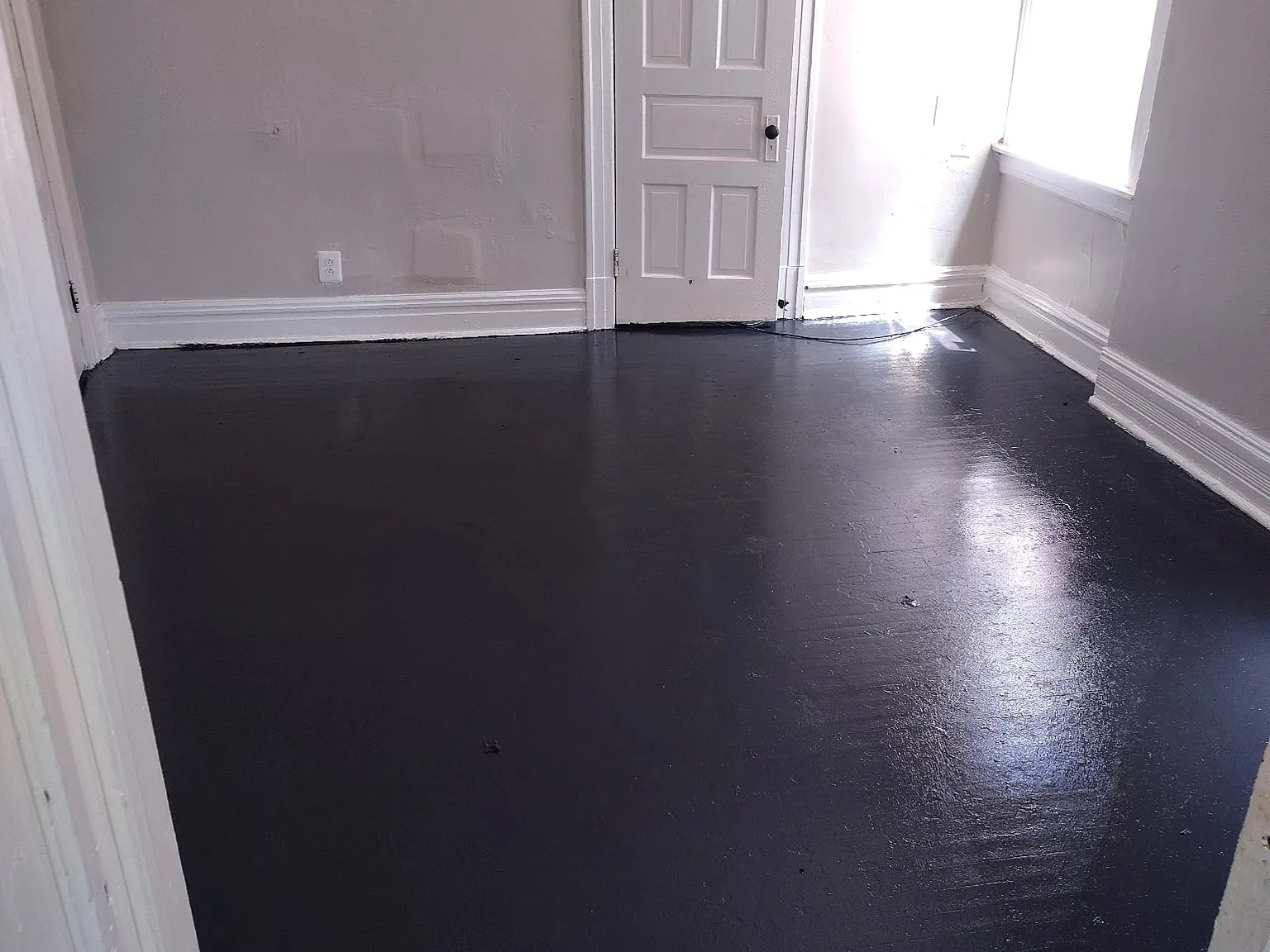 3 bed, 1000 sqft, $1,200 — Photo 1