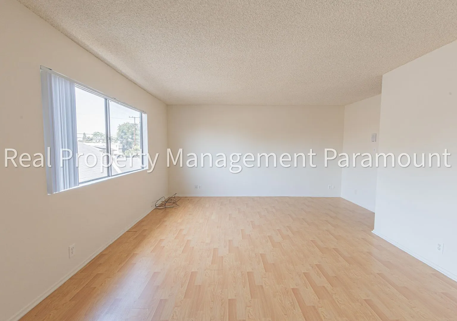 540 W Queen Street — Photo 1