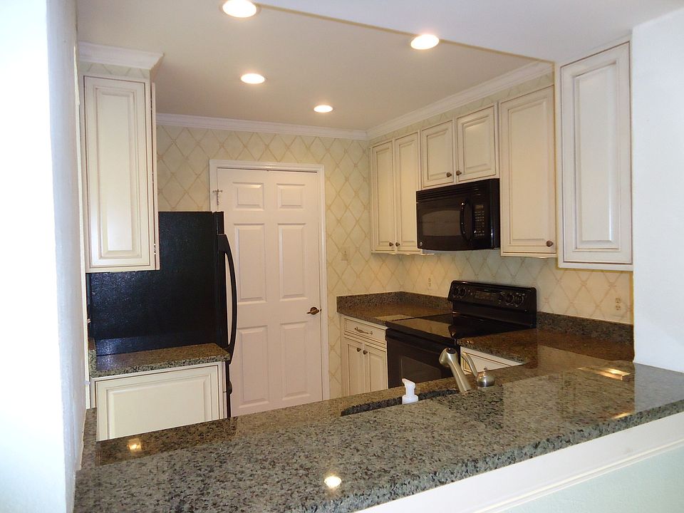 1st image of 1507 Lincoln Way APT 301