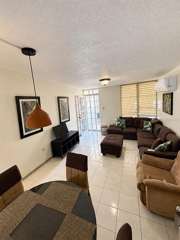 3 bed, 2.0 bath, 1124 sqft, $1,200 — Photo 2