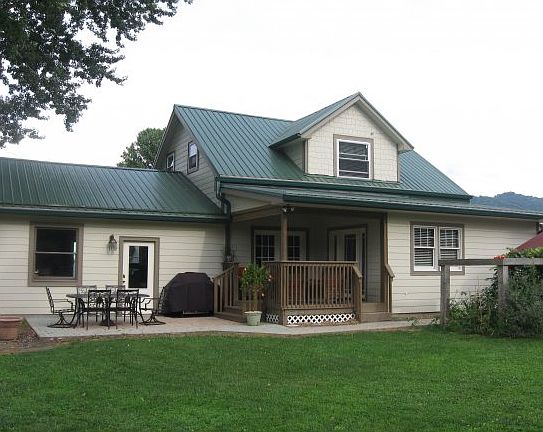 3rd image of 210 Stuarts St