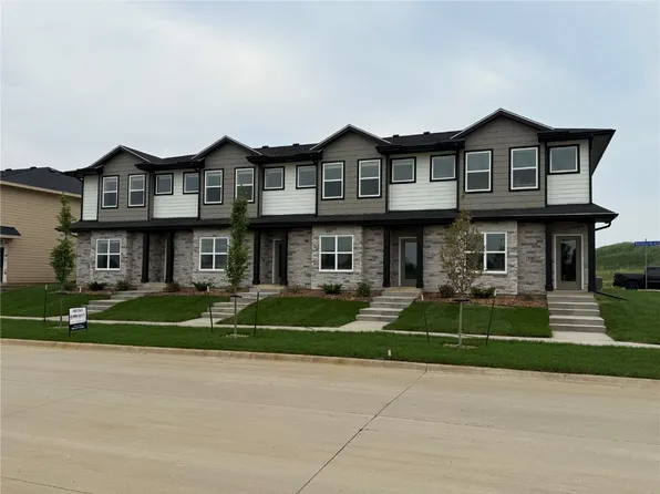 9305 Snowberry Dr SW, Cedar Rapids, IA 52404