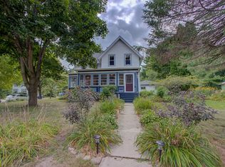636 Silver Lake St, Oconomowoc, WI 53066