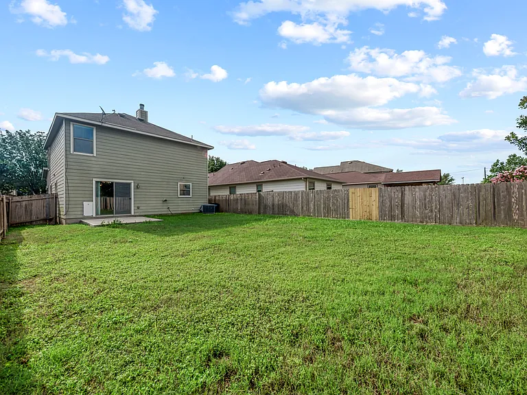 9012 Edmundsbury Dr — Photo 35