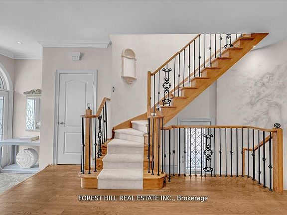 3rd image of 313 Broadway Ave