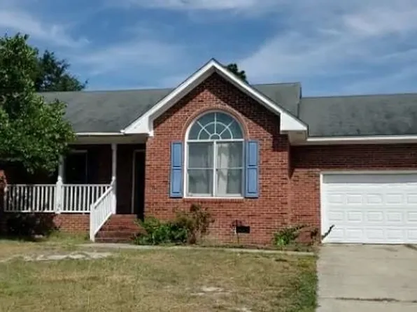 301 Laketree Blvd, Spring Lake, NC 28390