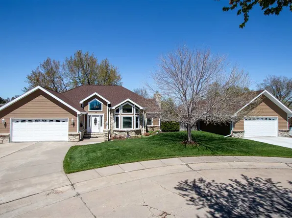 1621 Cornhusker Cir, North Platte, NE 69101