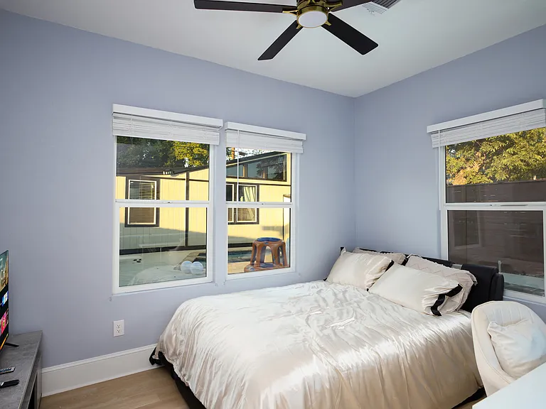1515 W Kings Hwy — Photo 22