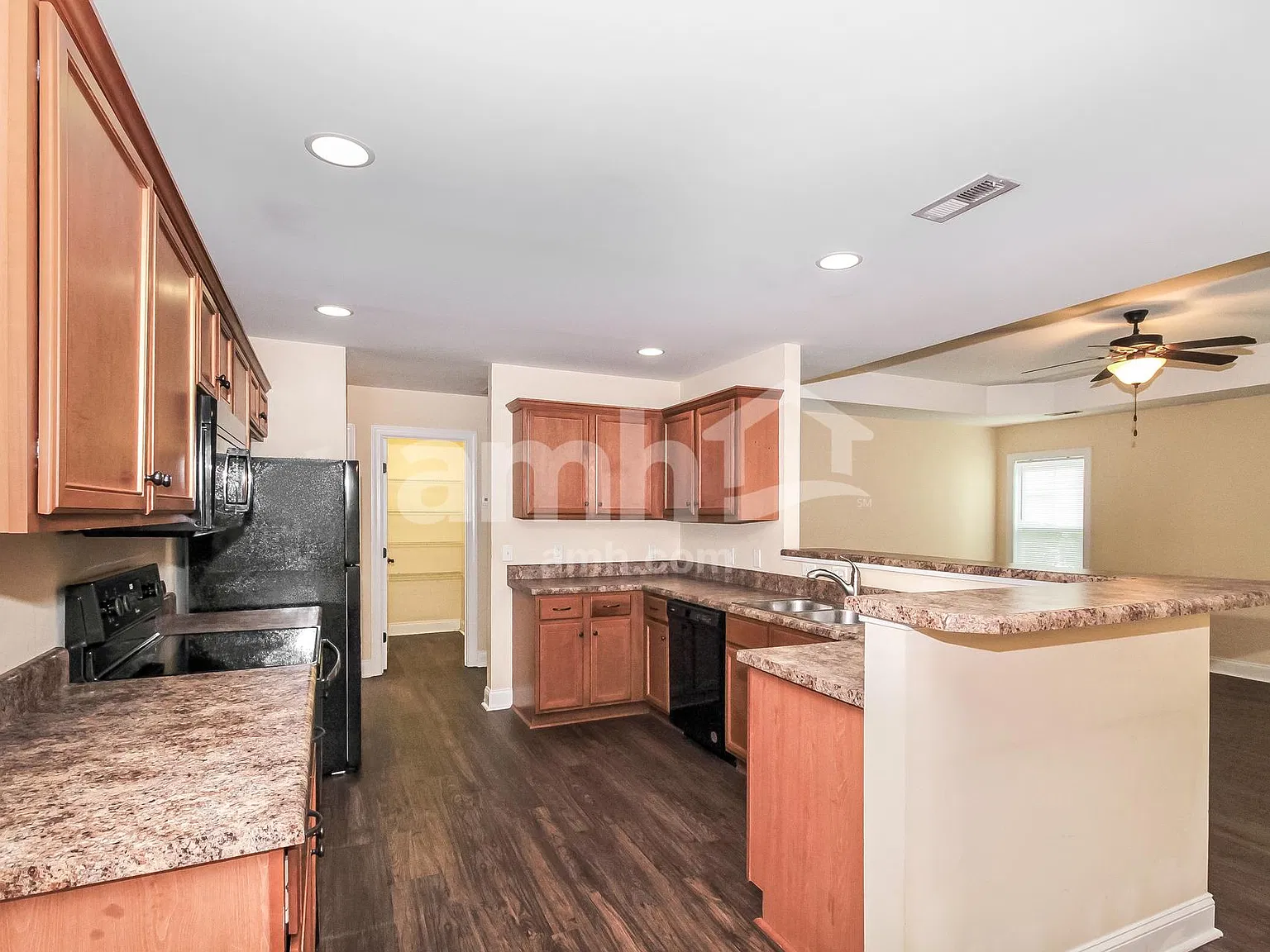 3 bed, 2.0 bath, 1633 sqft, $2,245 — Photo 4
