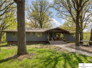 10576 Calhoun Rd, Omaha, NE 68112