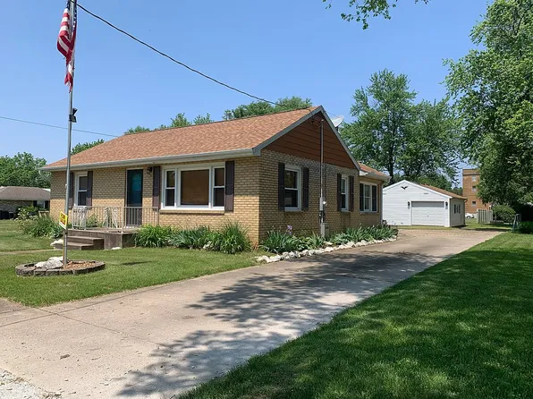 325 E Sheridan St, Manito, IL 61546