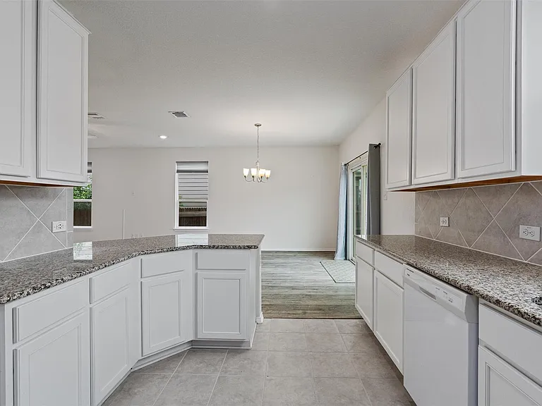 305 Los Cobos Ln — Photo 9