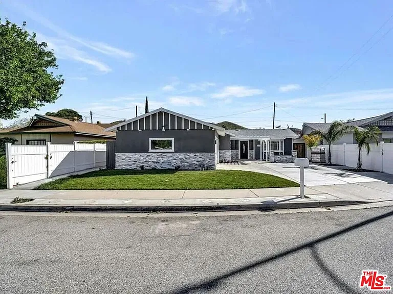 28040 Ermine Pl — Photo 40