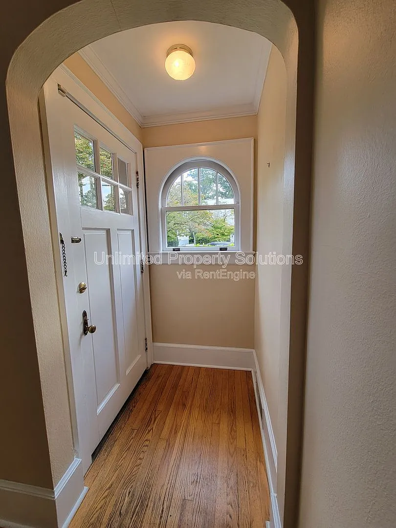3 bed, 2.0 bath, 1592 sqft, $2,450 — Photo 3