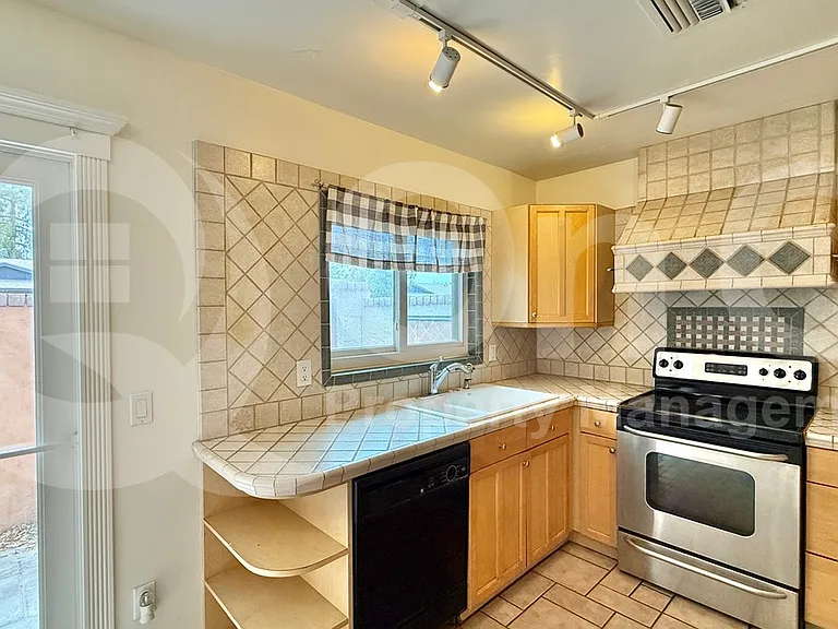 906 W Malibu Dr — Photo 4