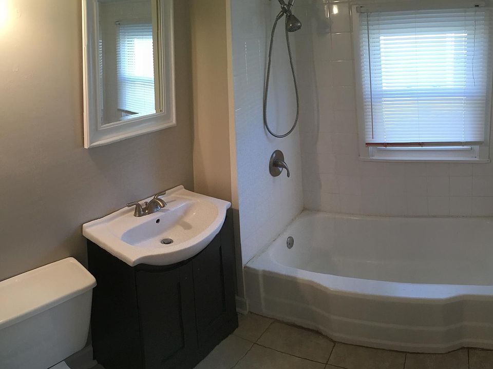2nd image of 701 E Franklin St #6