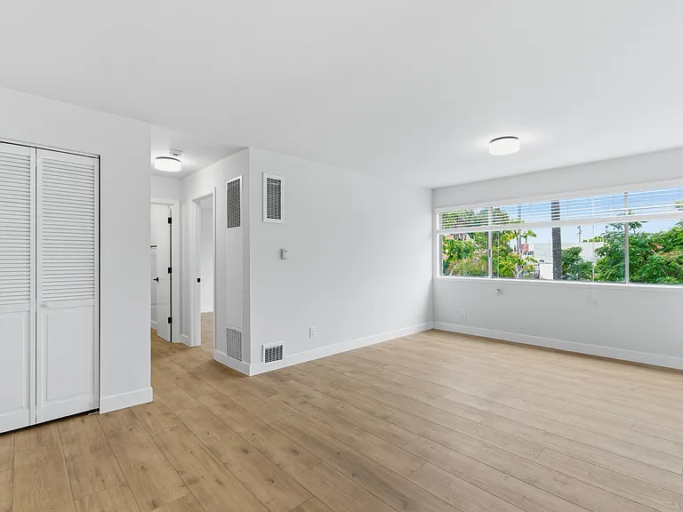 1922 S Hobart Blvd #6 — Photo 13