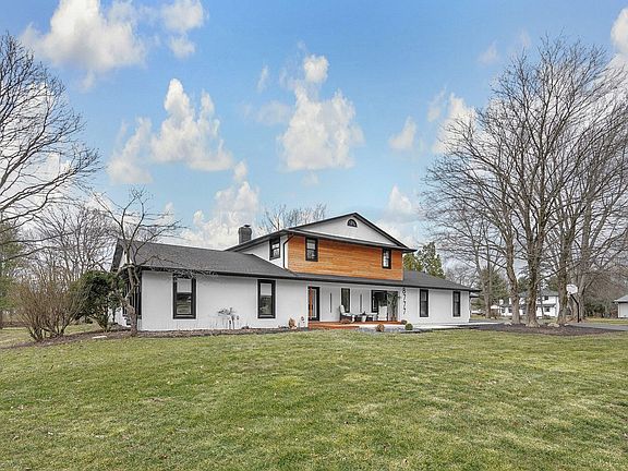 3rd image of 8777 Chevington Ct