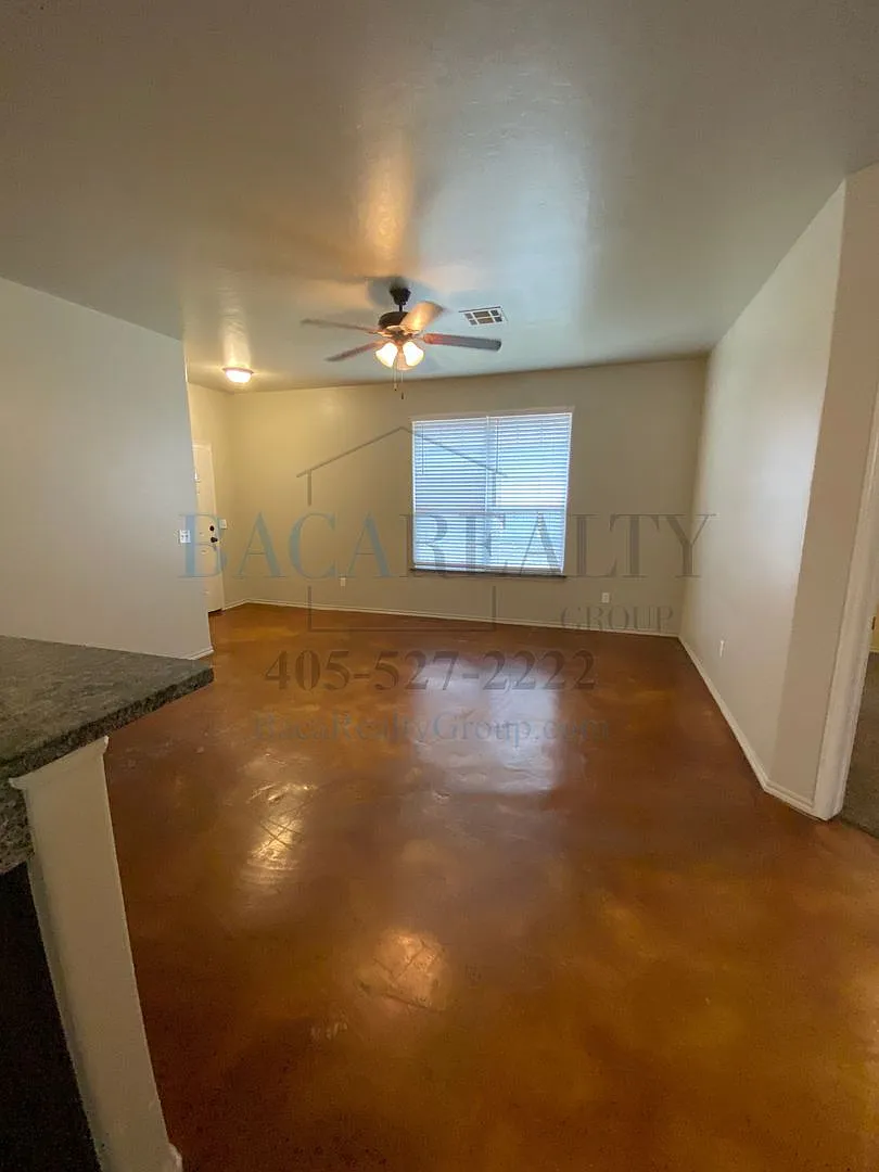 3br 2ba duplex with 2 car garage in Settler's Crossing! — Photo 3
