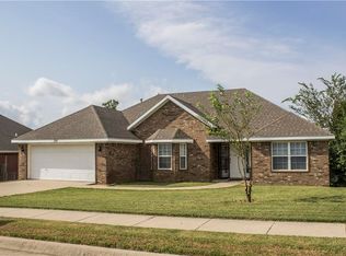 328 Hunter Allen Dr, Springdale, AR 72764