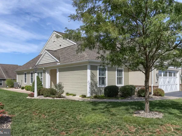 1057 Villa Dr, Lebanon, PA 17042
