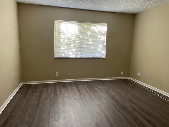 3rd image of 417 Lakeview Dr APT 104