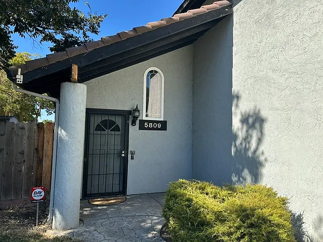 5809 Lorraine Ave