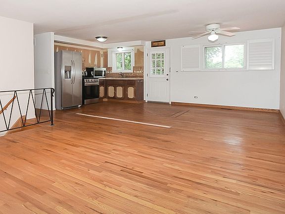 4th image of 916 S Braintree Dr