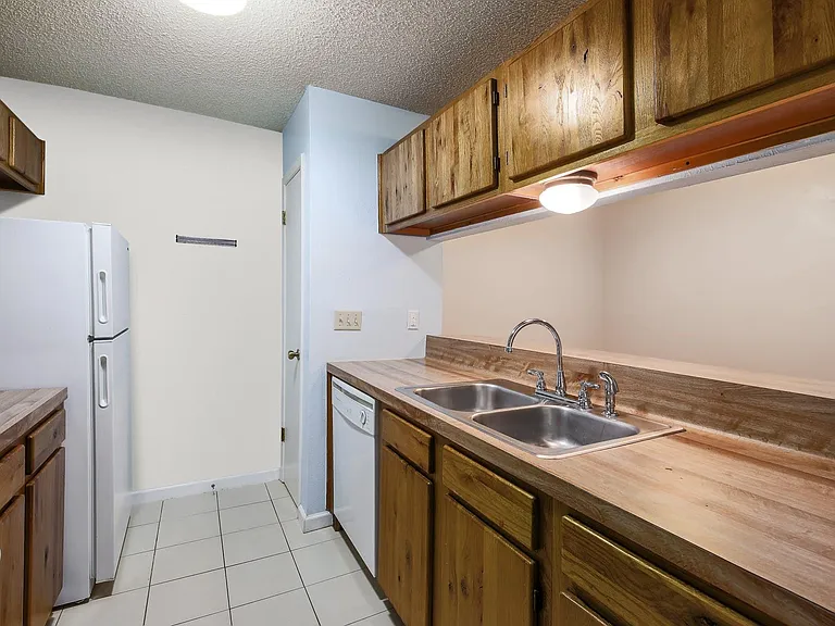 4407 Limewood Ct #B — Photo 13