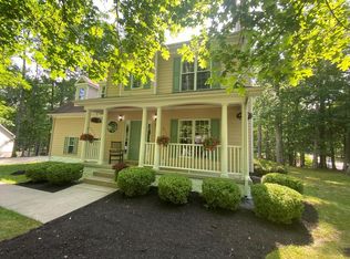 100 Hawthorn Ln, Daniels, WV 25832