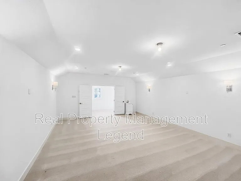 809 Jamestown Ln — Photo 33