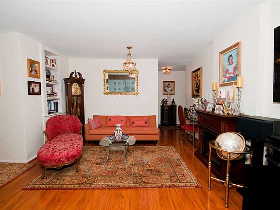 3rd image of 12510 Queens Blvd APT 611