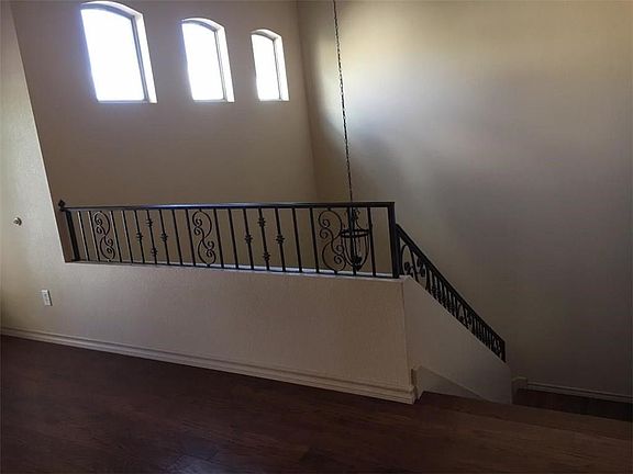 4th image of 4848 Excalibur Dr #B