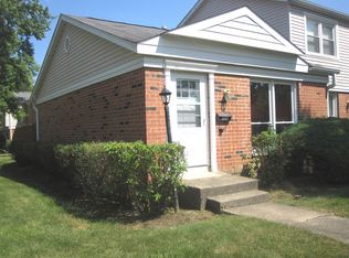 2081 Falmouth Ct, Streamwood, IL