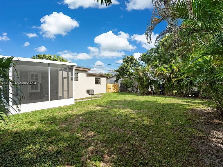 7532 Farragut St — Photo 11