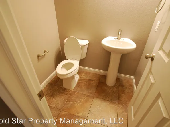 2645 Douglas Pl SE, Mandan, ND 58554