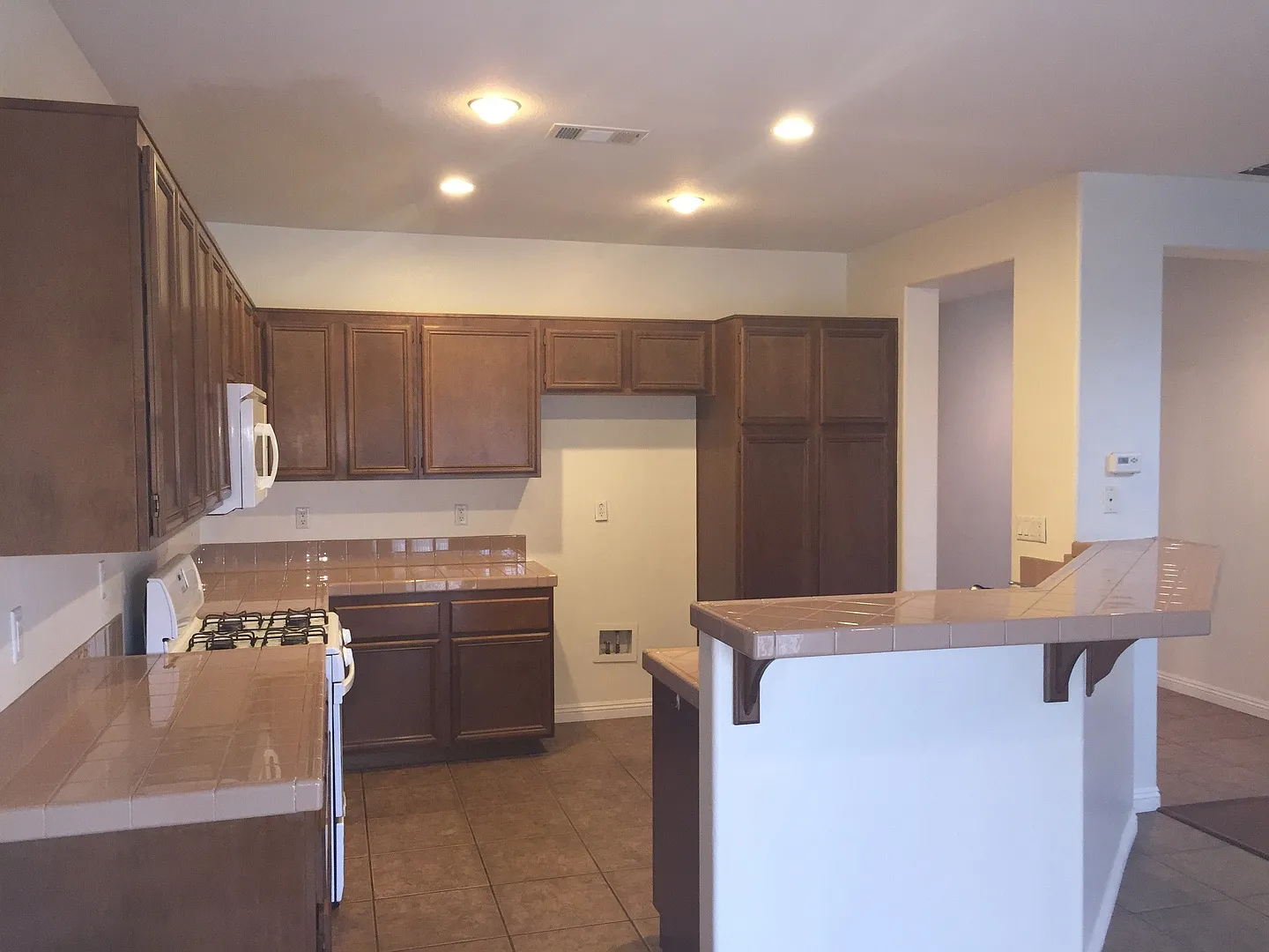 3Bd / 2.5Ba + DEN & Loft! Snowbell Ln. (92553) — Photo 3