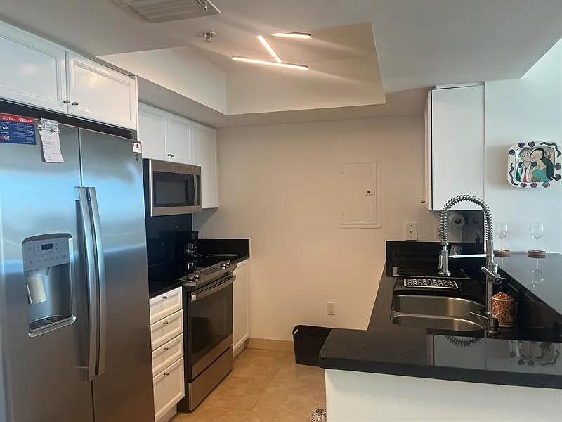 Palmetto Place Condominiu — Photo 3