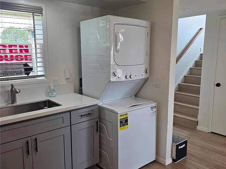 1620 Greenport Ave — Photo 10