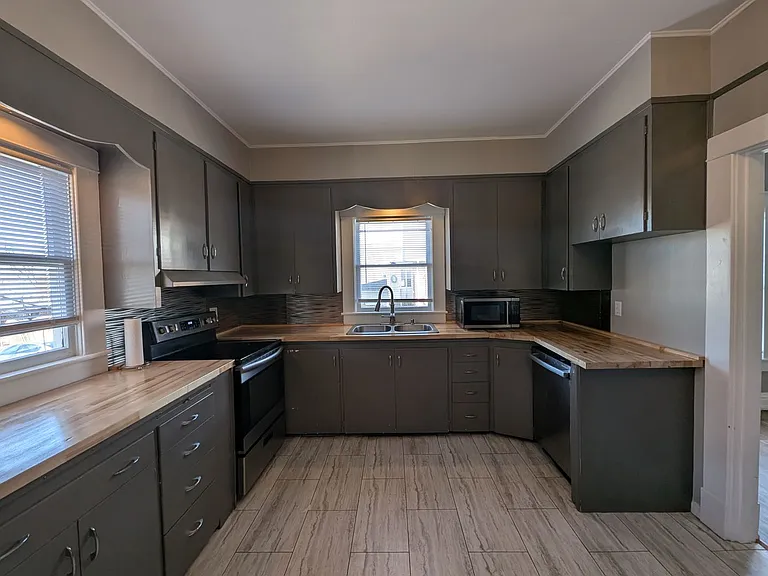 709 Pendleton Ave — Photo 11