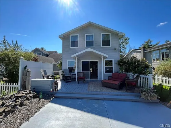 7495 W Murray Dr, Cicero, NY 13039