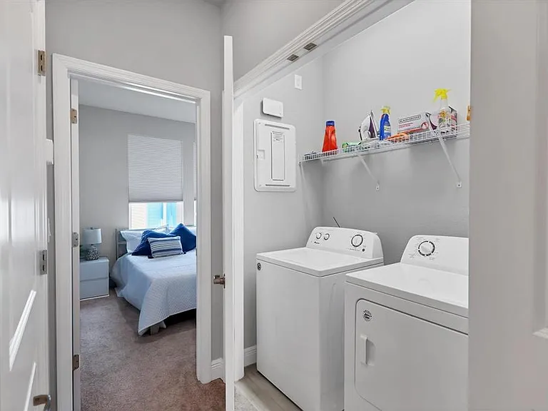 2329 Lindstrom St — Photo 25